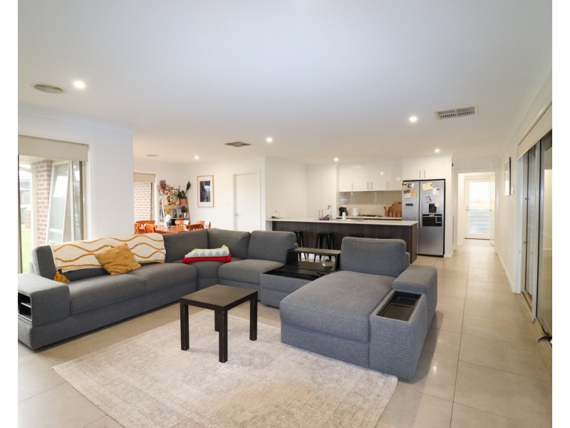 5 Darcy Drive, Boorooma NSW 2650