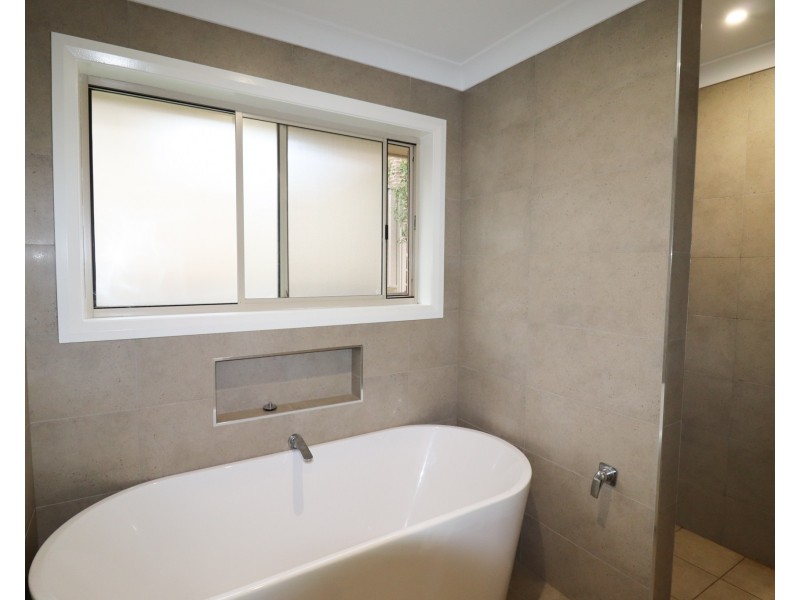 5 Darcy Drive, Boorooma NSW 2650