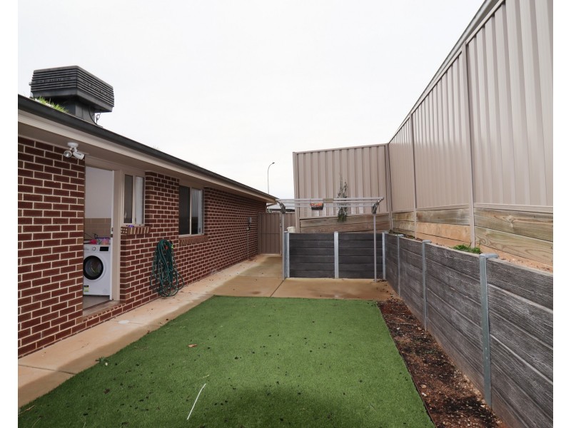 5 Darcy Drive, Boorooma NSW 2650