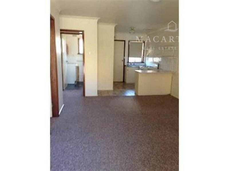 1/8 Nordlingen Drive, Wagga Wagga NSW 2650