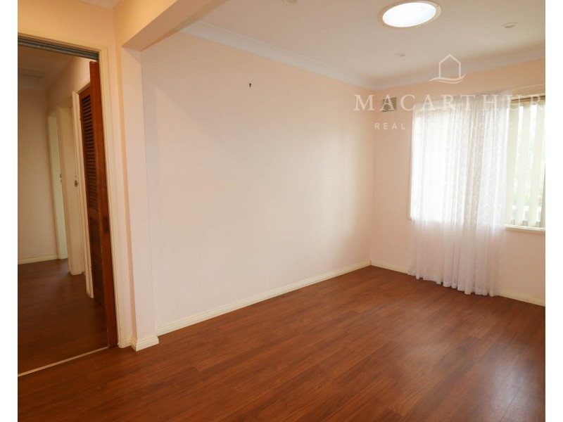 4 Mimosa Drive, Mount Austin NSW 2650