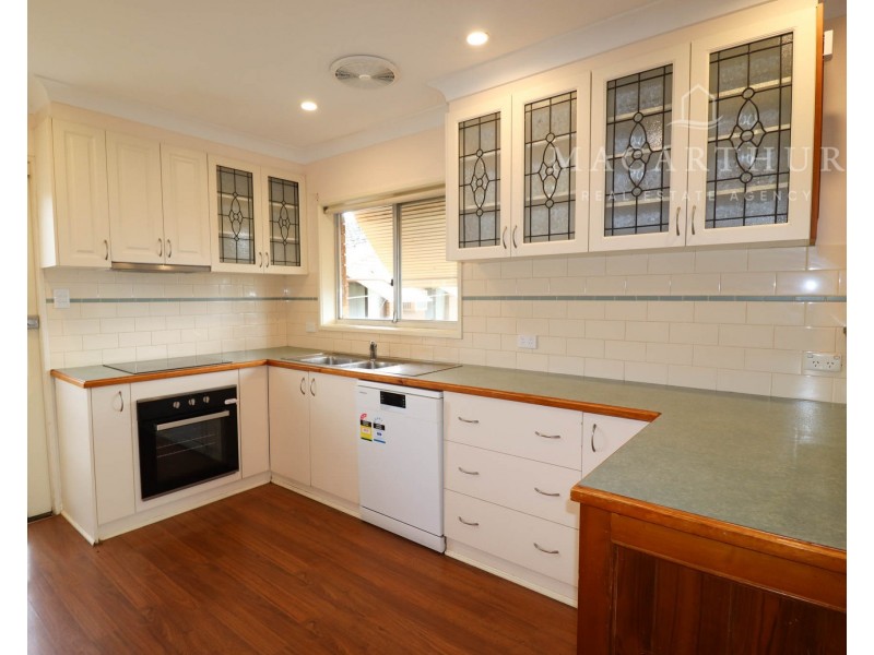 4 Mimosa Drive, Mount Austin NSW 2650