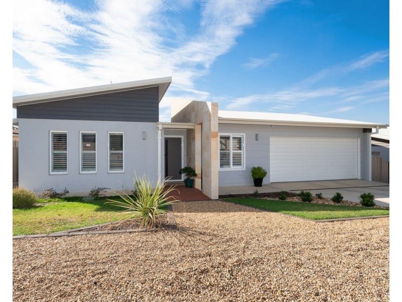 4A Park Place, Lloyd NSW 2650