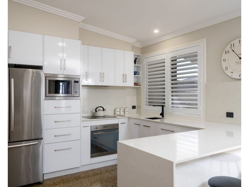 4A Park Place, Lloyd NSW 2650