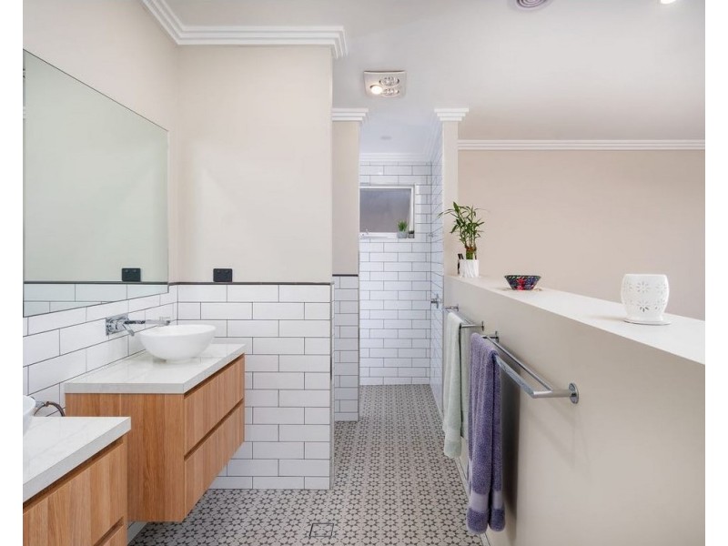 4A Park Place, Lloyd NSW 2650