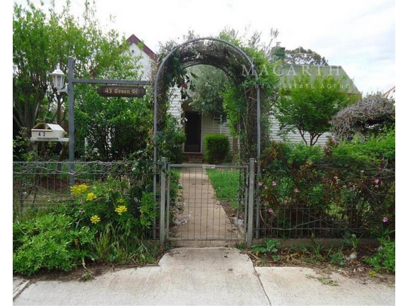 43 Green Street, Lockhart NSW 2656