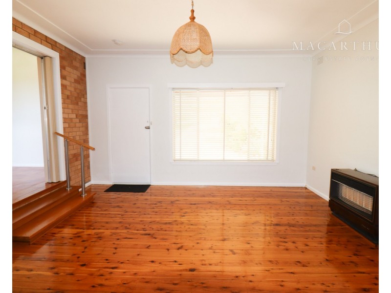 93 Meadow Street, Kooringal NSW 2650