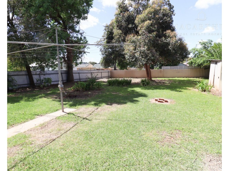 93 Meadow Street, Kooringal NSW 2650