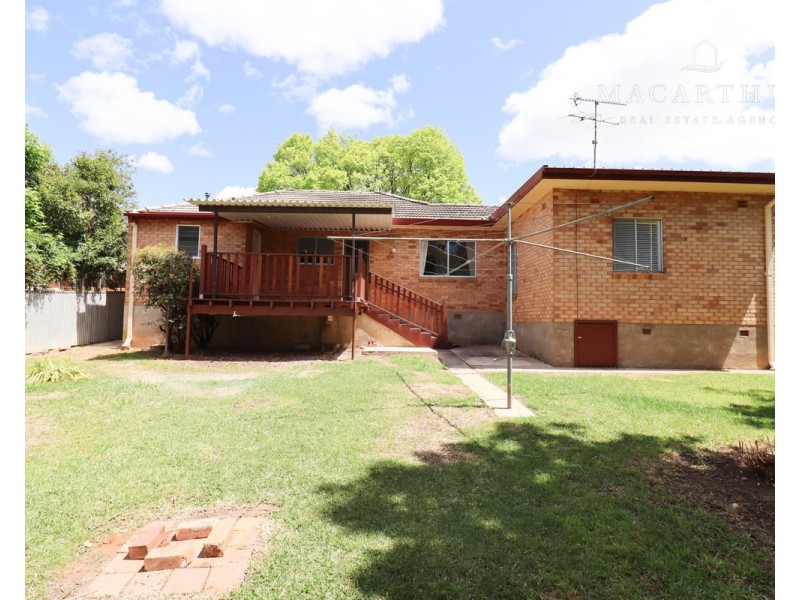 93 Meadow Street, Kooringal NSW 2650