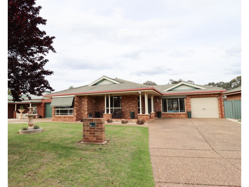 7 Jarrah Place, Glenfield Park NSW 2650