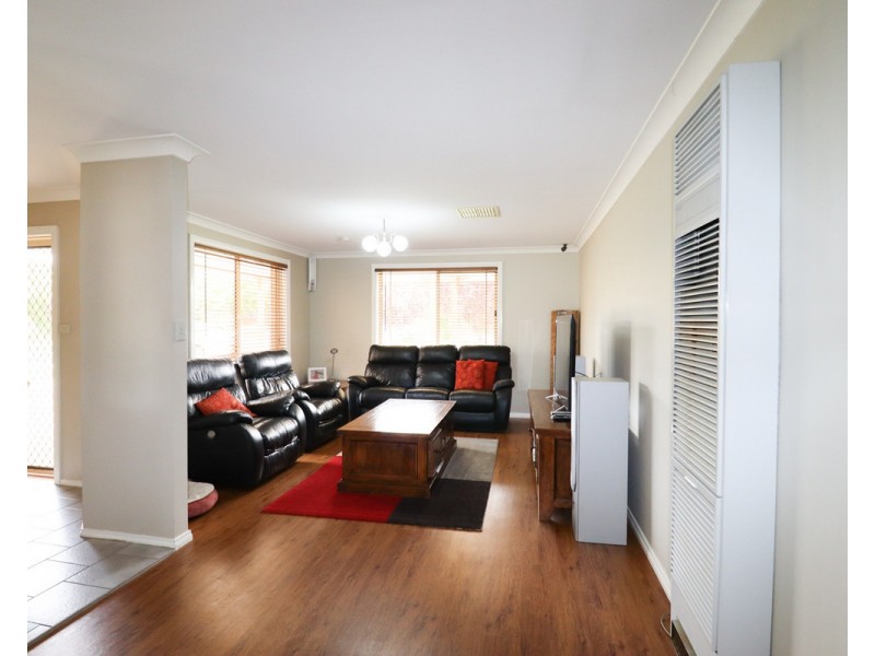 7 Jarrah Place, Glenfield Park NSW 2650