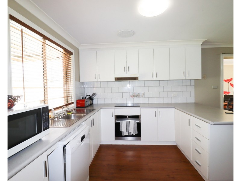 7 Jarrah Place, Glenfield Park NSW 2650