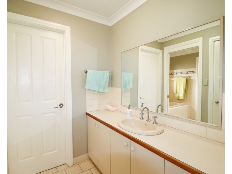 7 Jarrah Place, Glenfield Park NSW 2650