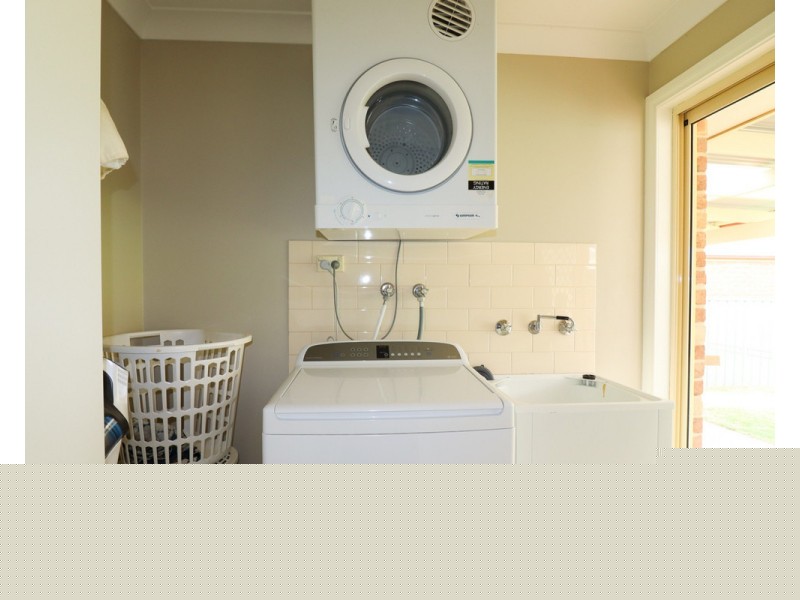 7 Jarrah Place, Glenfield Park NSW 2650