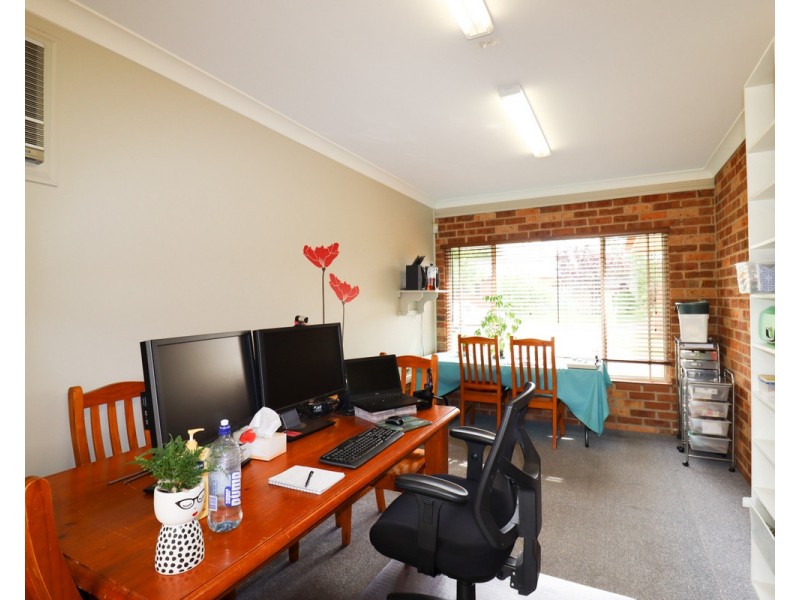 7 Jarrah Place, Glenfield Park NSW 2650