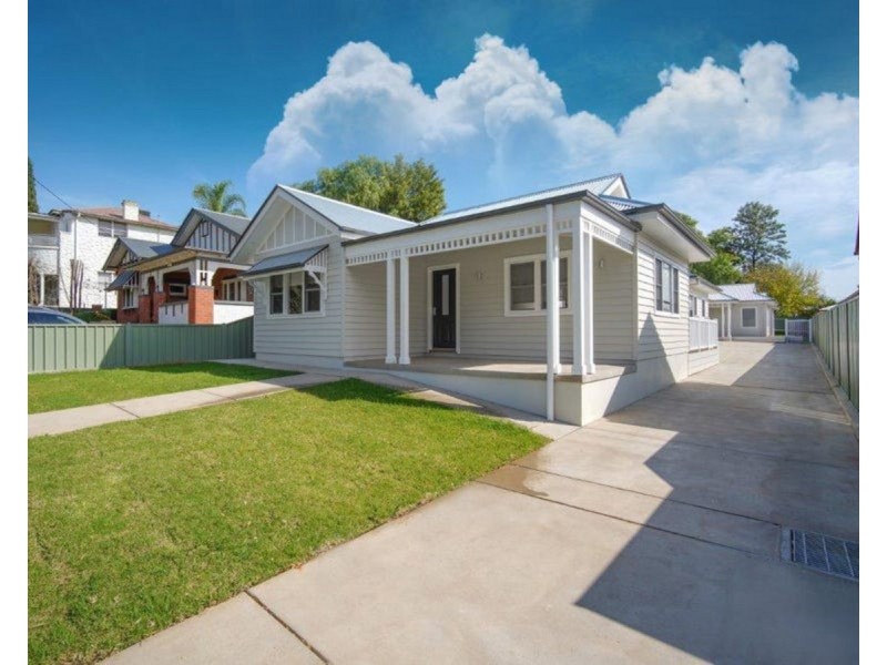 1/56 Collins Street, Turvey Park NSW 2650