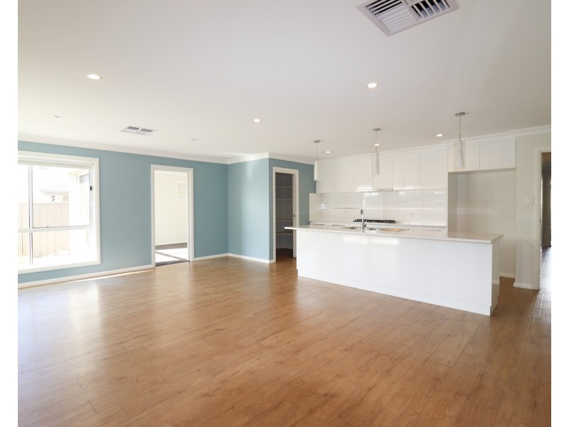 12 Chang Avenue, Lloyd NSW 2650