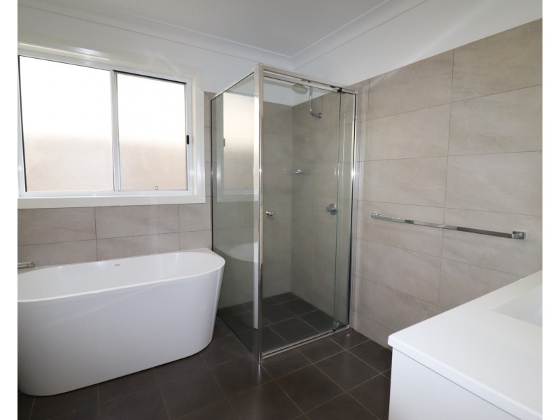 12 Chang Avenue, Lloyd NSW 2650