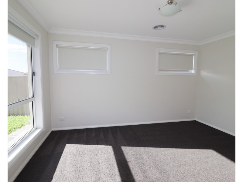 12 Chang Avenue, Lloyd NSW 2650