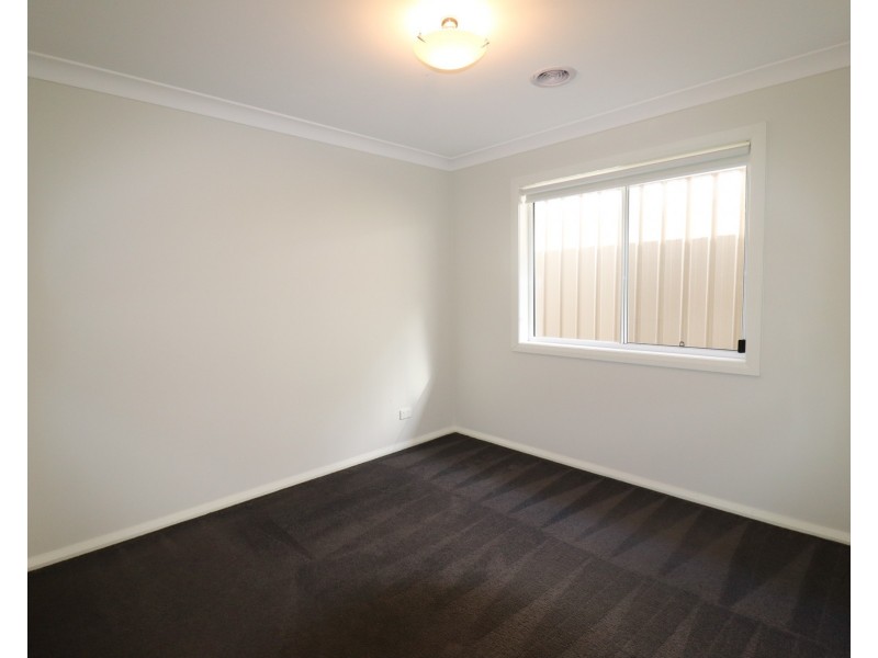 12 Chang Avenue, Lloyd NSW 2650