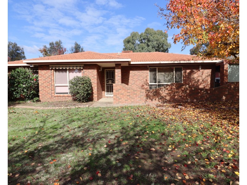 67 Balleroo Crescent, Glenfield Park NSW 2650