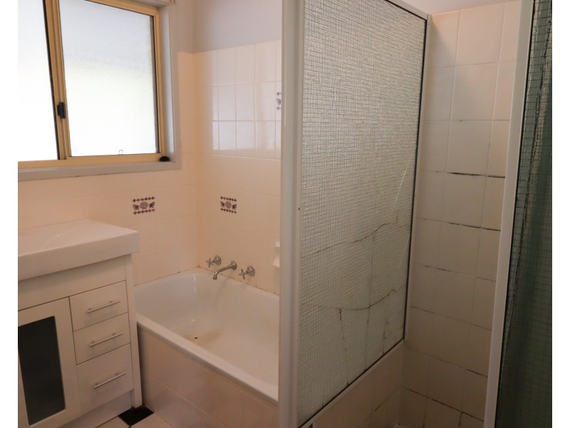 67 Balleroo Crescent, Glenfield Park NSW 2650