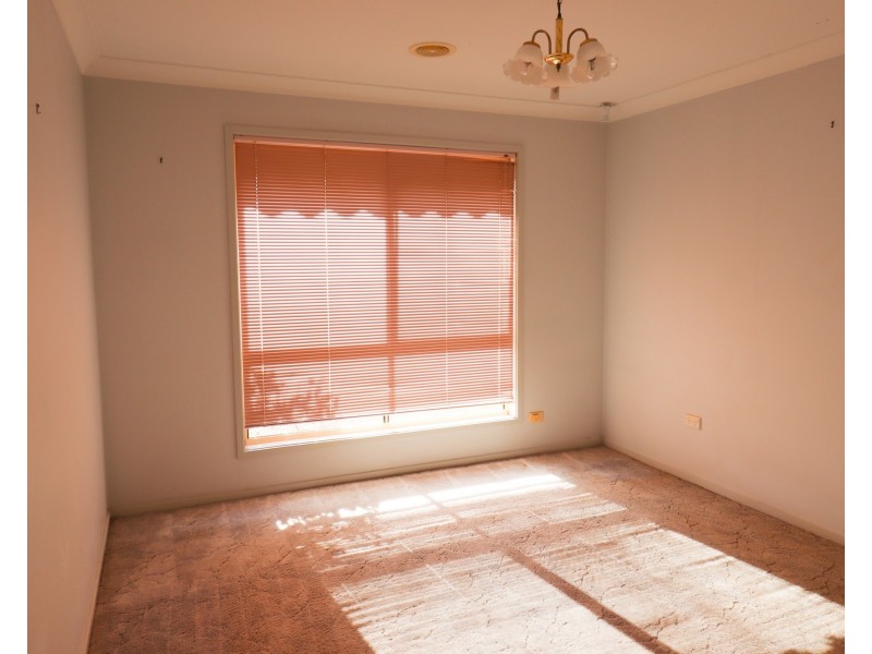 67 Balleroo Crescent, Glenfield Park NSW 2650