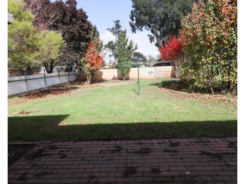 67 Balleroo Crescent, Glenfield Park NSW 2650