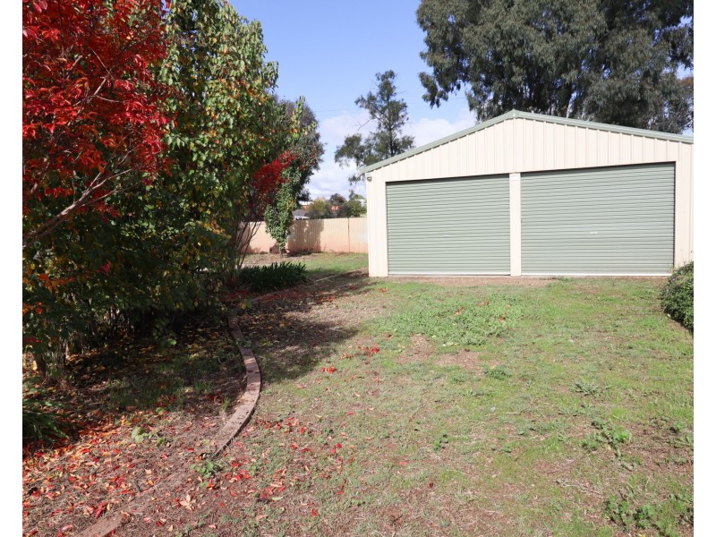 67 Balleroo Crescent, Glenfield Park NSW 2650