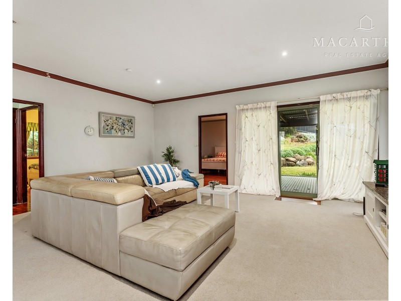 4 Loru Close, Kooringal NSW 2650