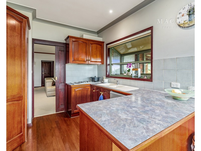 4 Loru Close, Kooringal NSW 2650