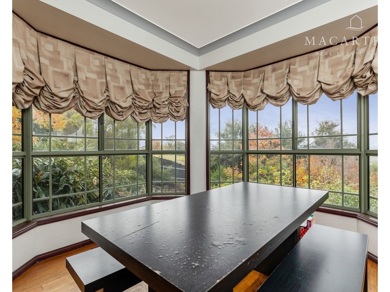 4 Loru Close, Kooringal NSW 2650