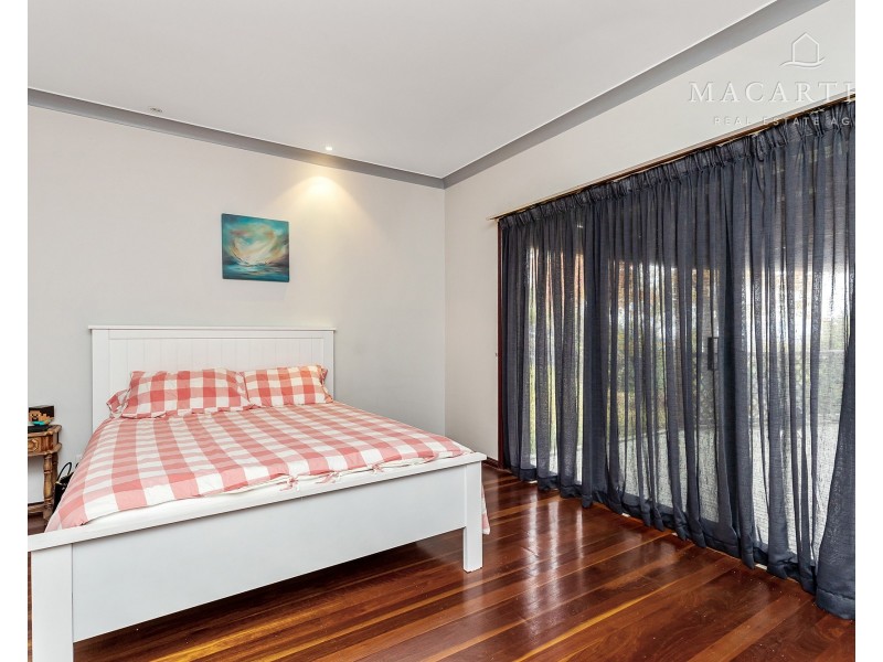 4 Loru Close, Kooringal NSW 2650
