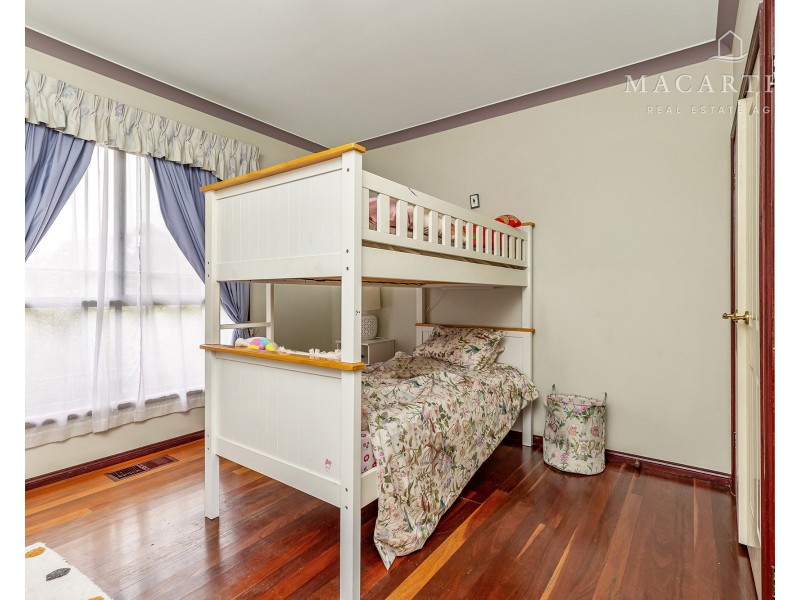 4 Loru Close, Kooringal NSW 2650