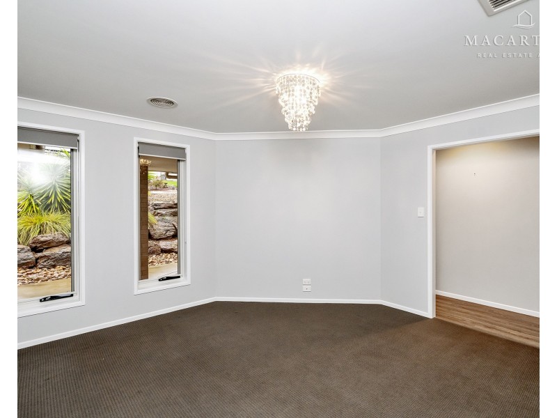 27 Clifton Street, Bourkelands NSW 2650