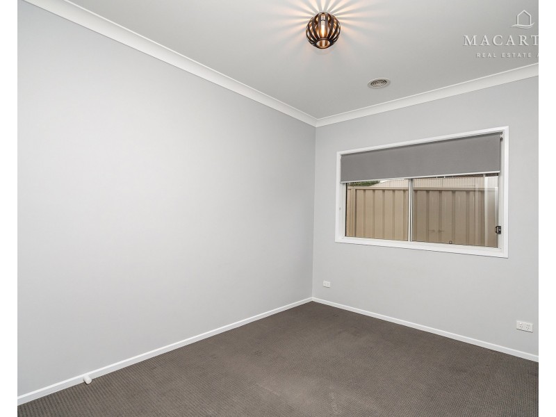 27 Clifton Street, Bourkelands NSW 2650