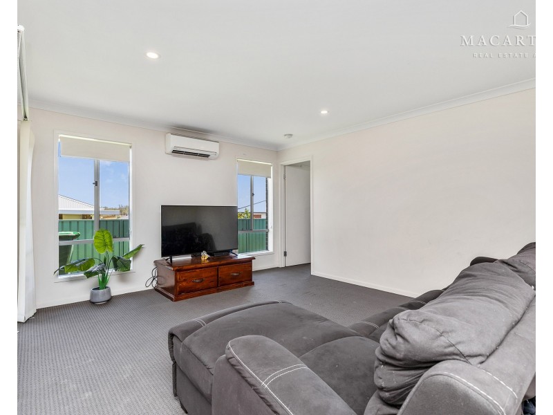 8 Tantoon Circuit, Forest Hill NSW 2651