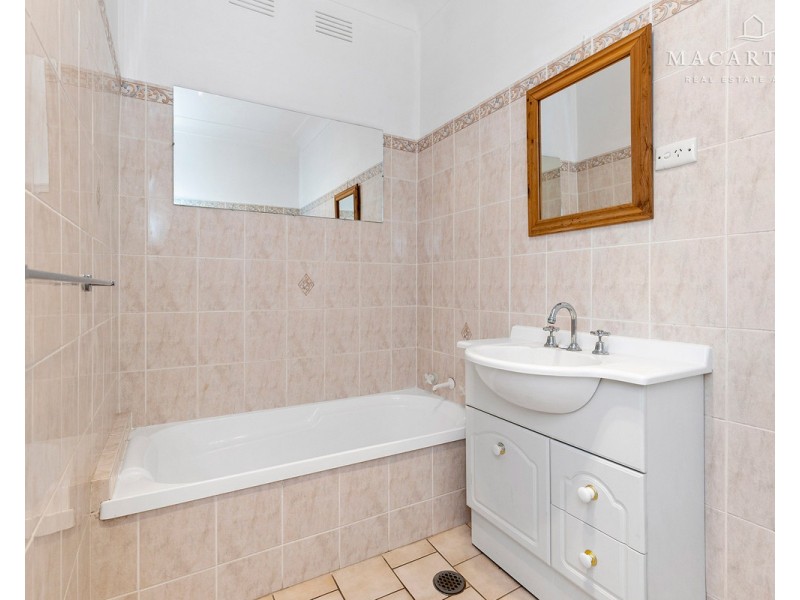 10 Montgomery Street, Ashmont NSW 2650