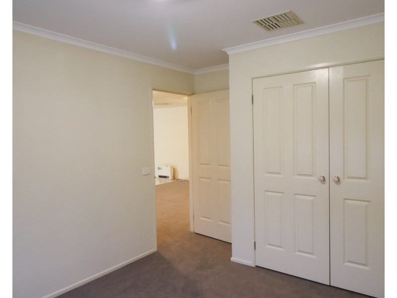 35 Lansdowne Avenue, Lake Albert NSW 2650