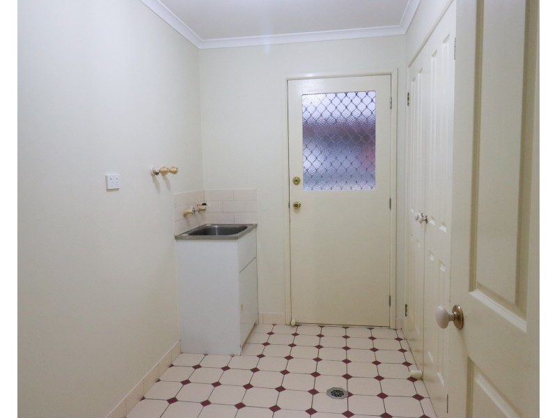 35 Lansdowne Avenue, Lake Albert NSW 2650