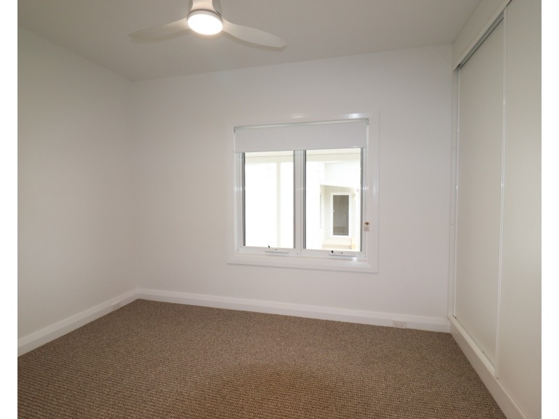 1/24 Monash Crescent, Mount Austin NSW 2650