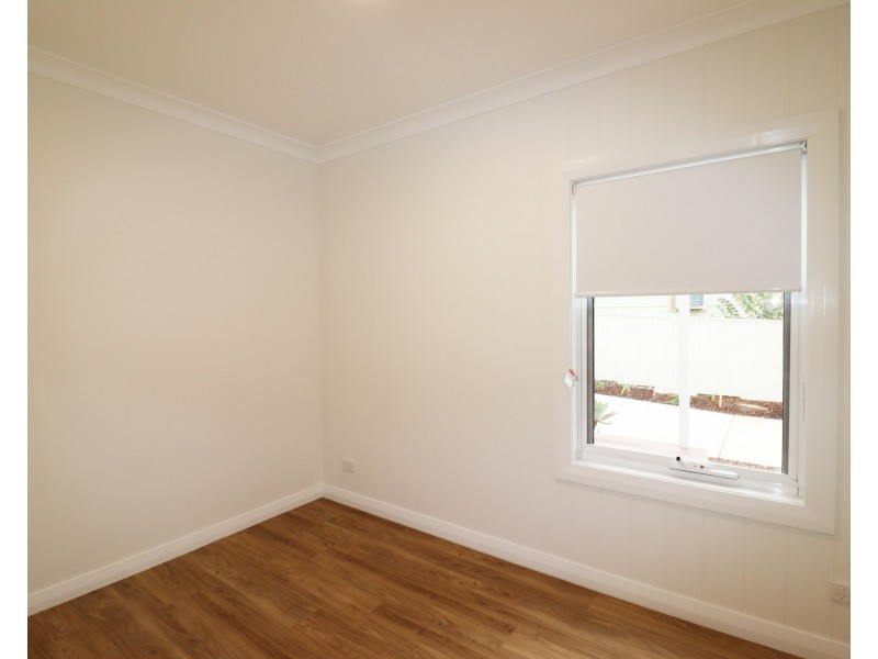 1/24 Monash Crescent, Mount Austin NSW 2650