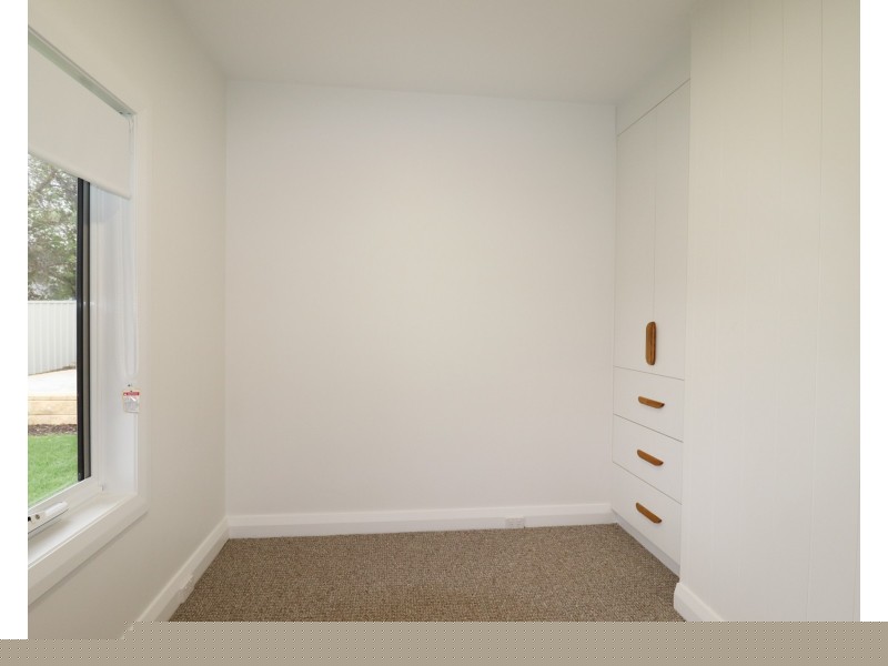 2/24 Monash Crescent, Mount Austin NSW 2650