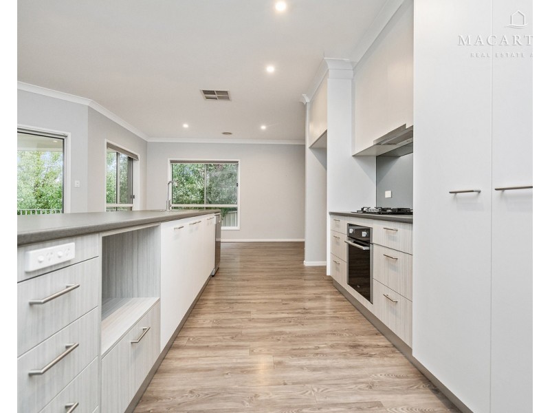 27 Clifton Street, Bourkelands NSW 2650
