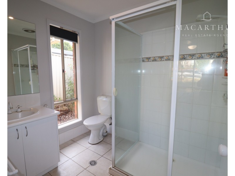15 Lyndoch Place, Bourkelands NSW 2650