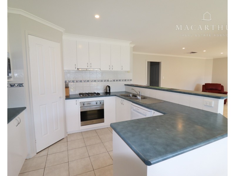 15 Lyndoch Place, Bourkelands NSW 2650