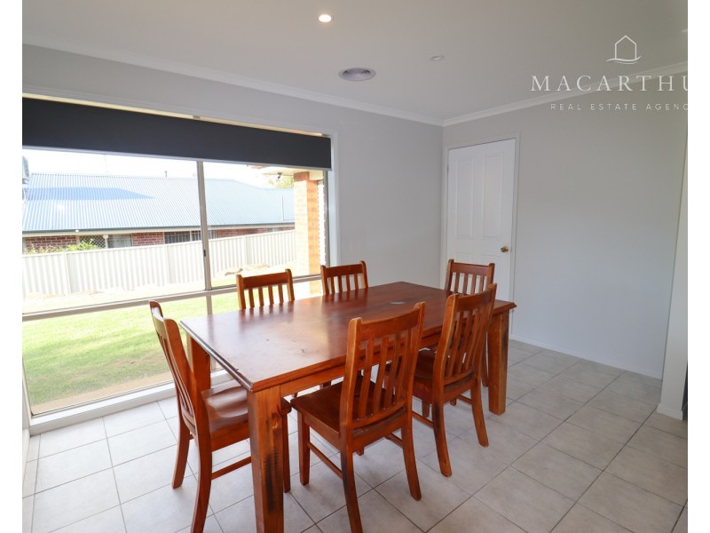 15 Lyndoch Place, Bourkelands NSW 2650