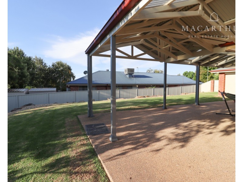 15 Lyndoch Place, Bourkelands NSW 2650