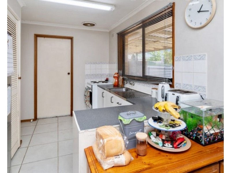 6 Gregory Crescent, Lake Albert NSW 2650