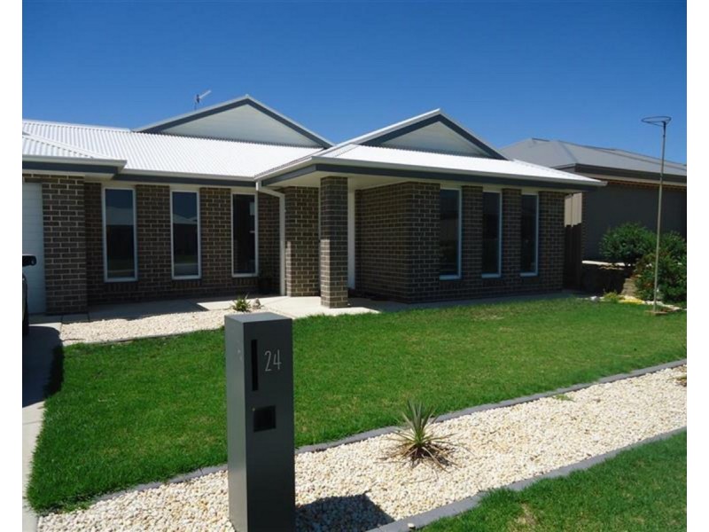 24 Darcy Drive, Boorooma NSW 2650